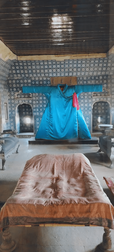 Maharaja's chamber, with his garment, showing how tall he was