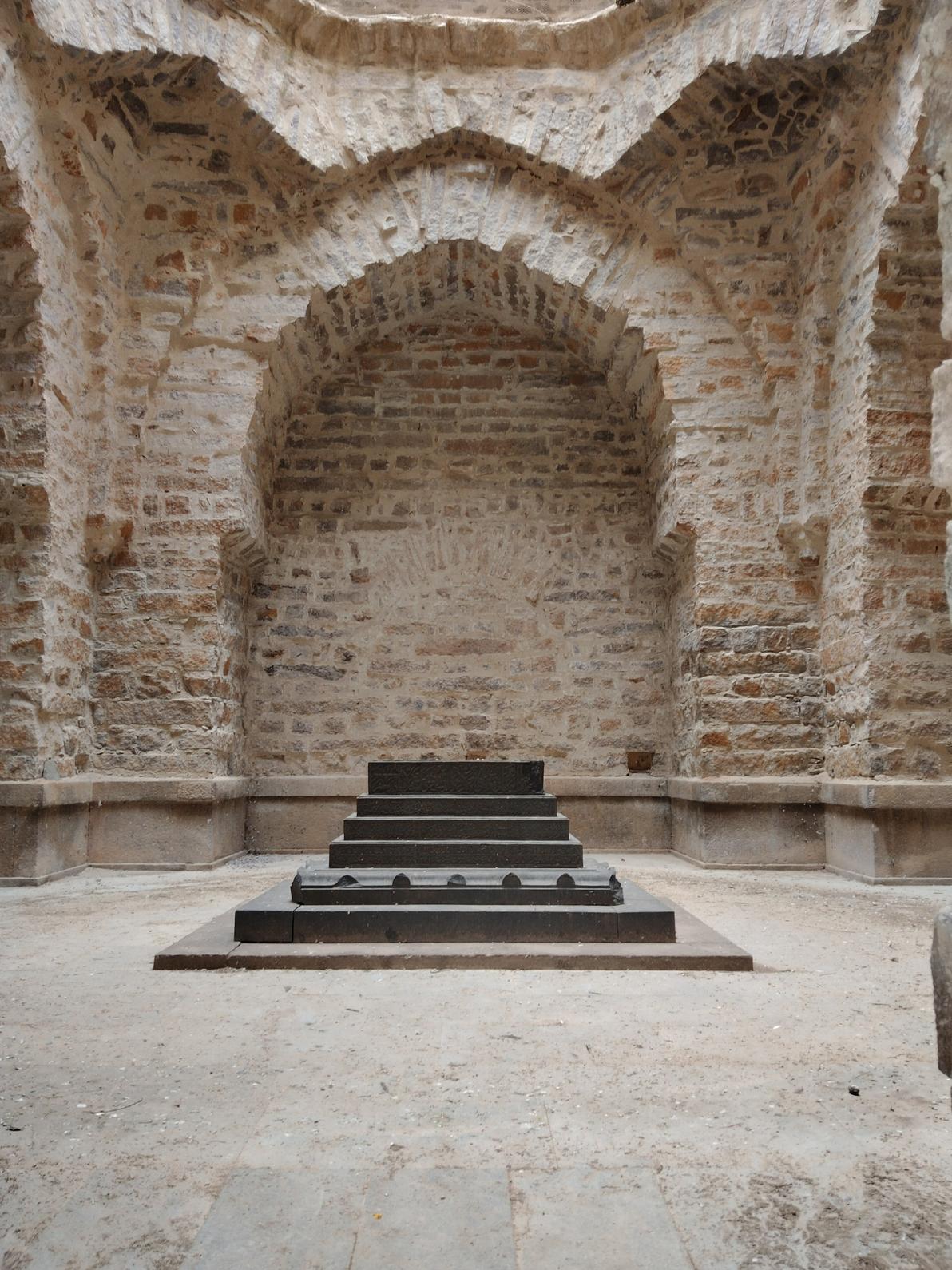 Inside the tomb of Nizamuddin Ahmed - Qutb Shahi Tombs