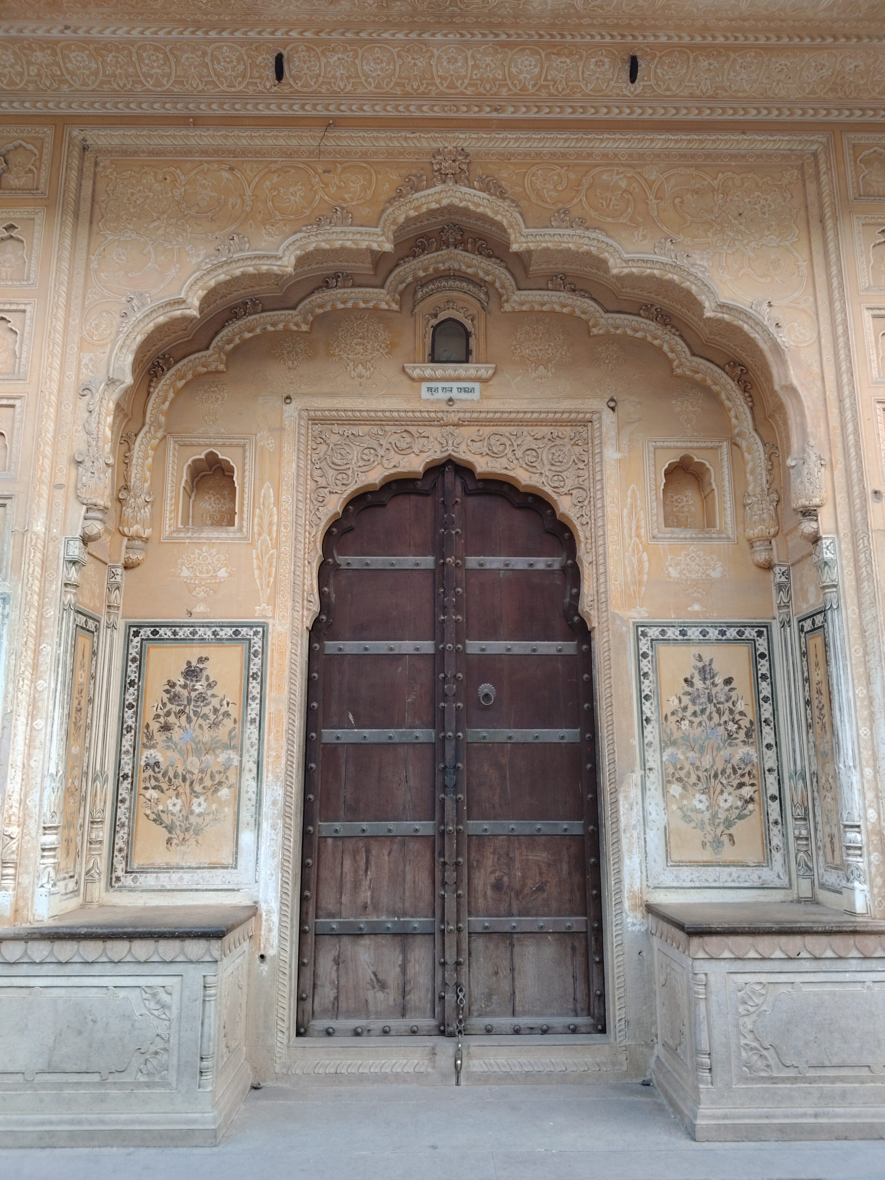 One of the many doors located inside the Nahargarh Fort